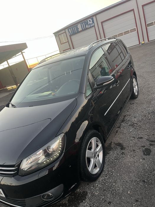 VOLKSWAGEN Touran 2011 — imagine 3