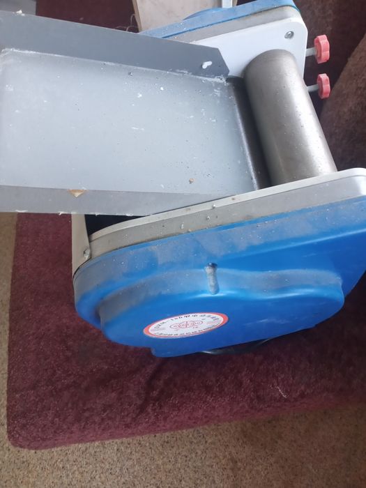 Тестораскаточная машинка и лапшерезка