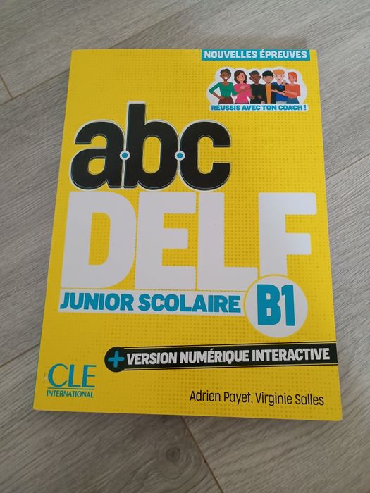 Vând carte pentru pregătire la franceză nivel B1