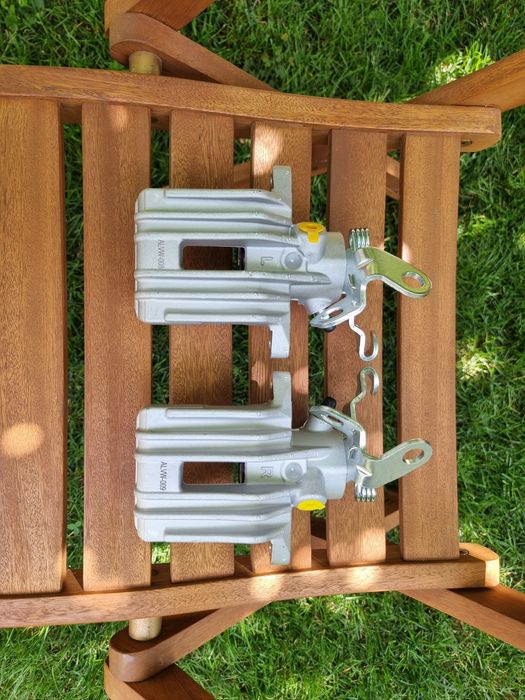 Etrier frana NOU spate stanga/dreapta Golf 4 Bora A3 8l Octavia 2 Leon