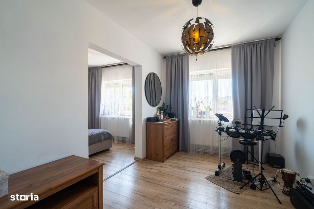 Apartament 5 camere Vlaicu – Renovat, 2 băi, centrală proprie