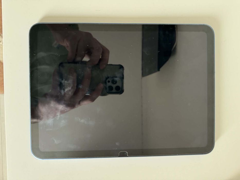 Vand ipad 11  arata impecabil