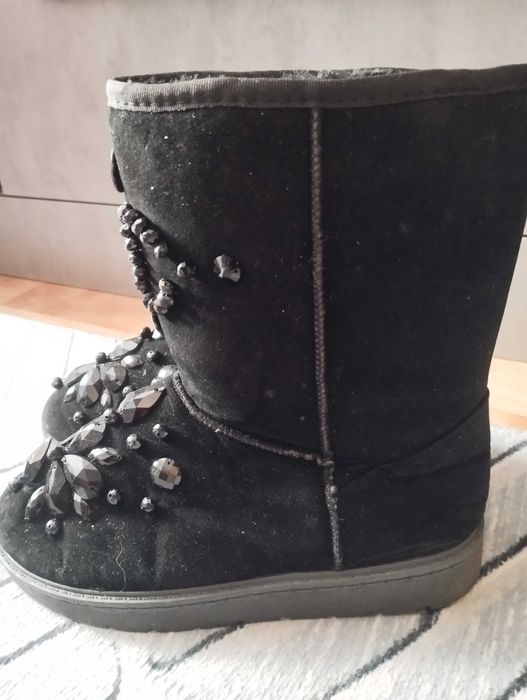 Угги зимние 37 размера.