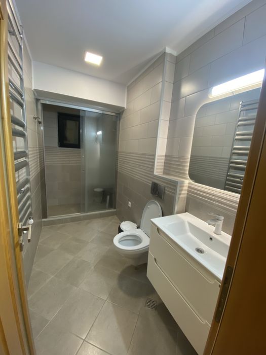 Inchiriez apartament 3 cam 95 mp bloc nou+loc parcare subteran