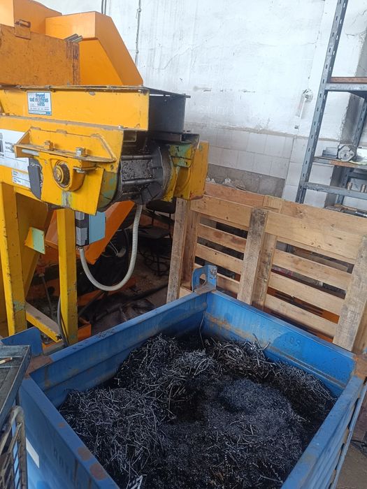 Продавам Мазак ST 25