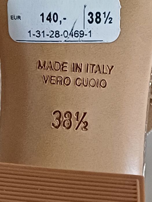 Vând sandale marca " Scarpe Vigneron"