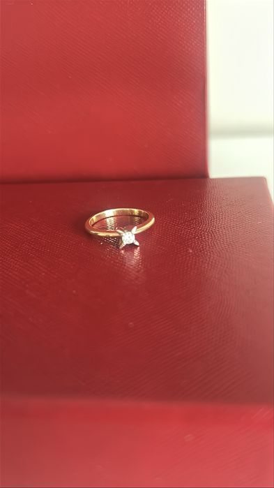 Кольцо с бриллиантом 750 пробы