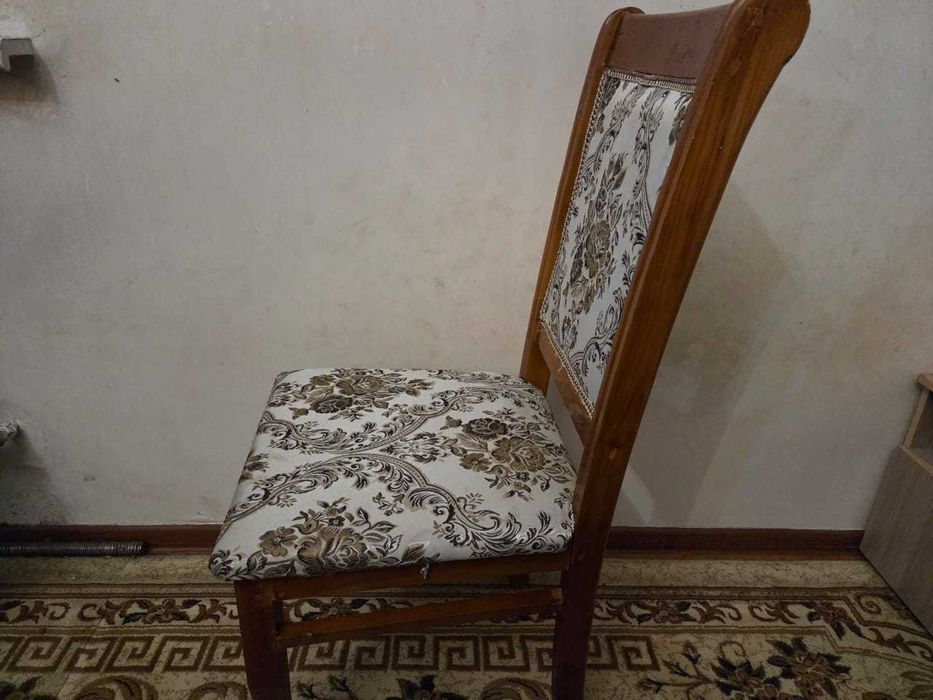 Продам деревянные стулья