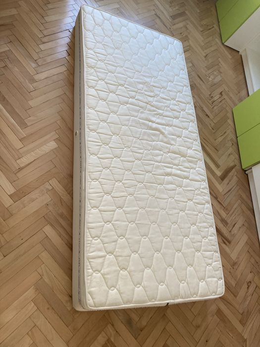 Метално единично легло и матрак с подматрачна рамка