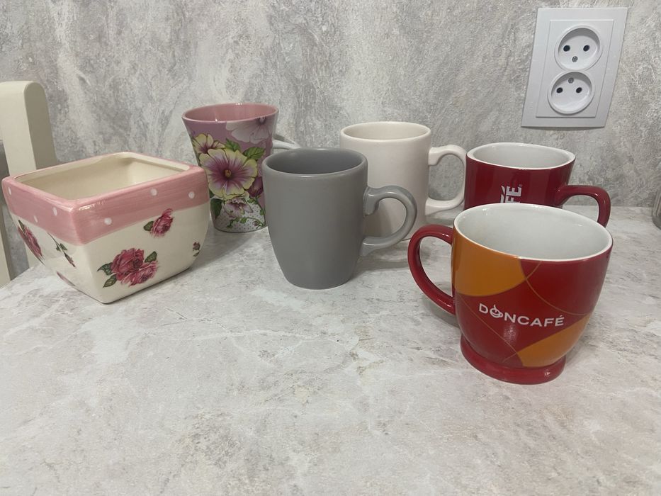 Кружки и вазочка