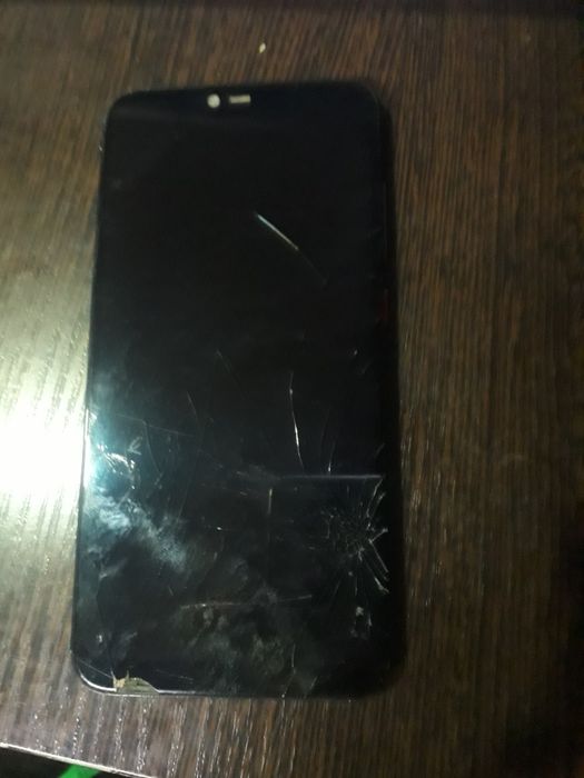 Xiaomi 8 pro Flagman 8/128 ишламайди запчастга