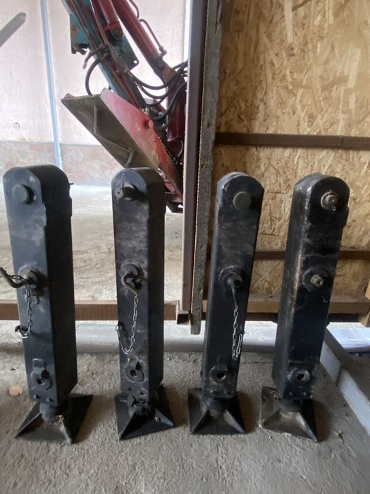 Запчасть,опорные стойки от сельхозтехники