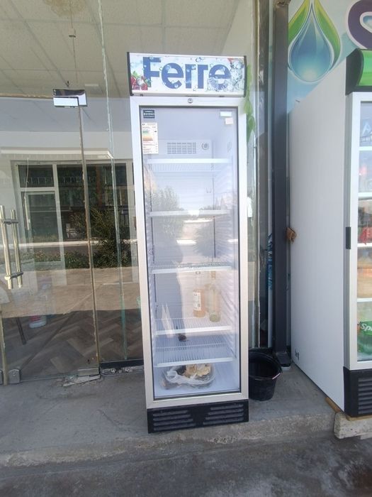 Vetrina muzlatgich Ferre