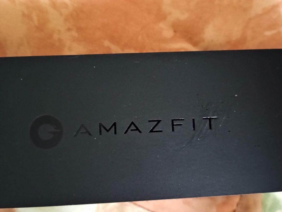 Дамски смарт часовник Amazfit