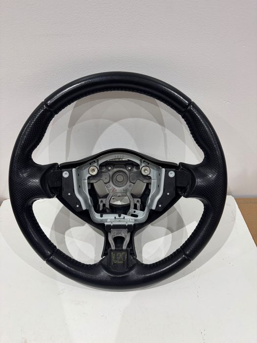 Nissan Juke кожен волан Нисан Джук