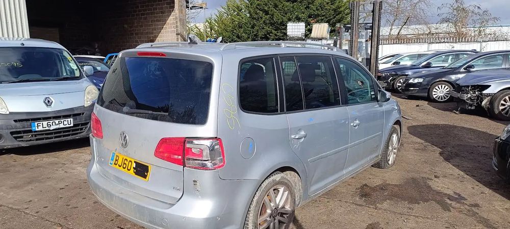 Dezmembrari / Dezmembrez VW Touran (1T3) [Fabr 2010-2015] 1.6 TDI CAYC cutie viteze manuala cod culoare LA7W