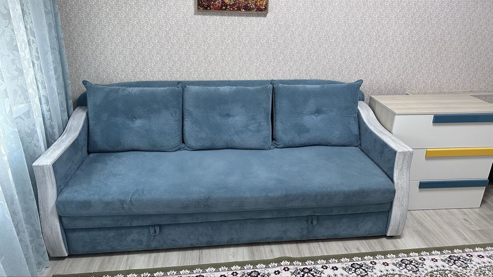 Продаются диван с тубмочкой