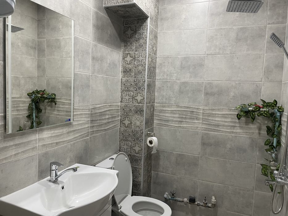 Дава се под наем Тристаен апартамент в Плевен, Идеален център - 80 кв.м за 331.5 € - Снимка #2