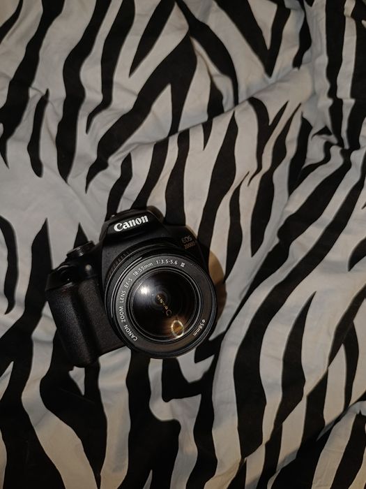 Фотоаппарат Canon 2000d