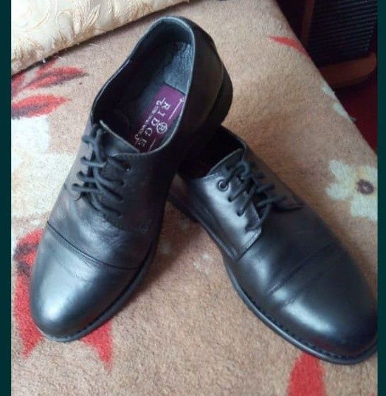 Продам туфли на мальчика