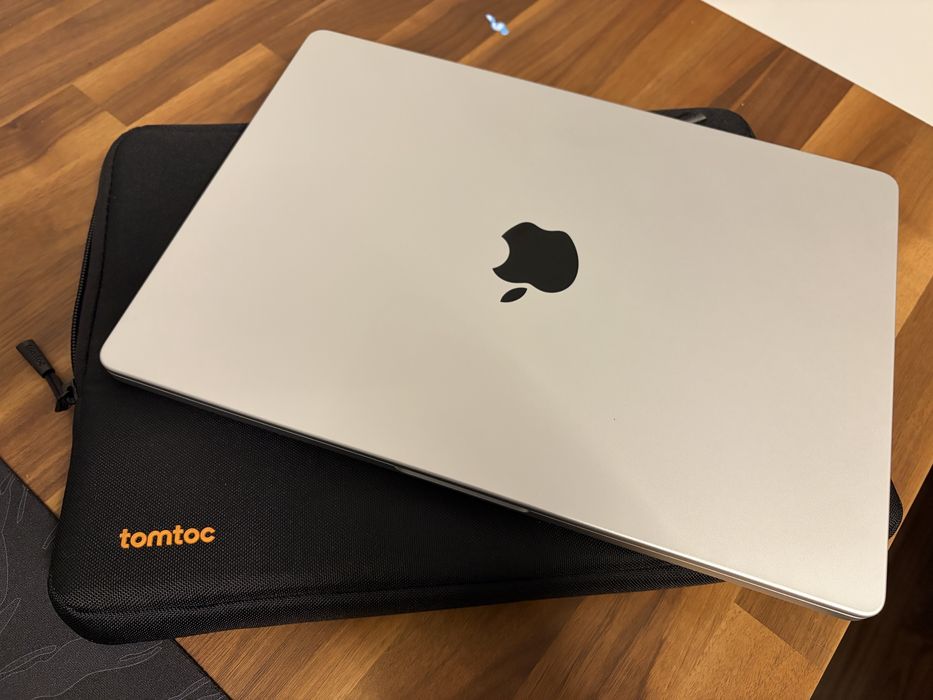 MacBook Pro 14” M5  Silver 512gb - 7199