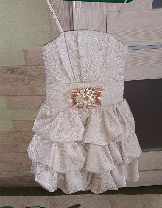 Продаётся нарядное платье