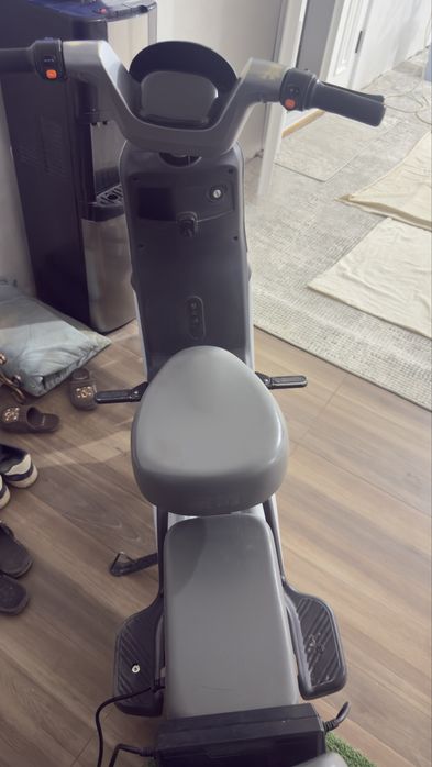 Продаю Элетроскутер как новая