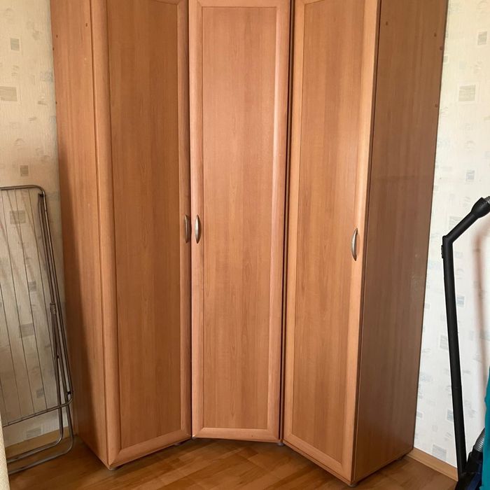 Продам шкаф угловой