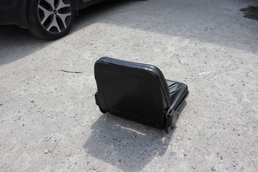 Scaun Universal de Tractor Nou cu spatar Reglabil Livrare AgroMir