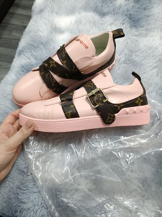 Adidasi supreme Luis Vuitton