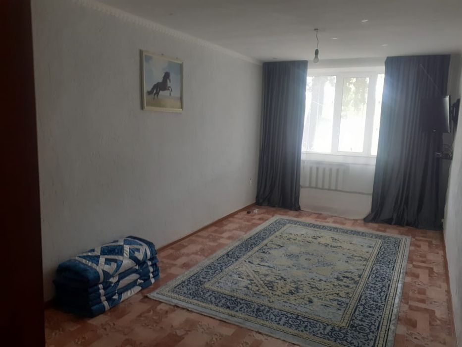 Продам 1к.кв в11мкр.пласт.окна решётка ,жел.дверь