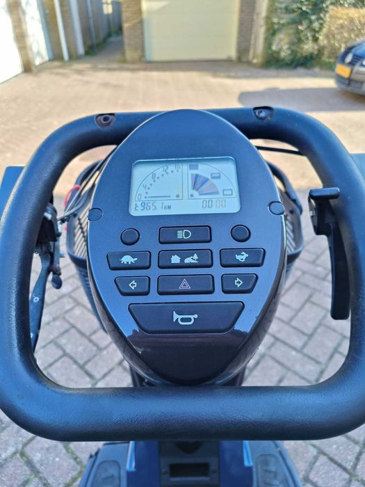 Carucioare electrice pentru bătrâni/persoane cu handicap