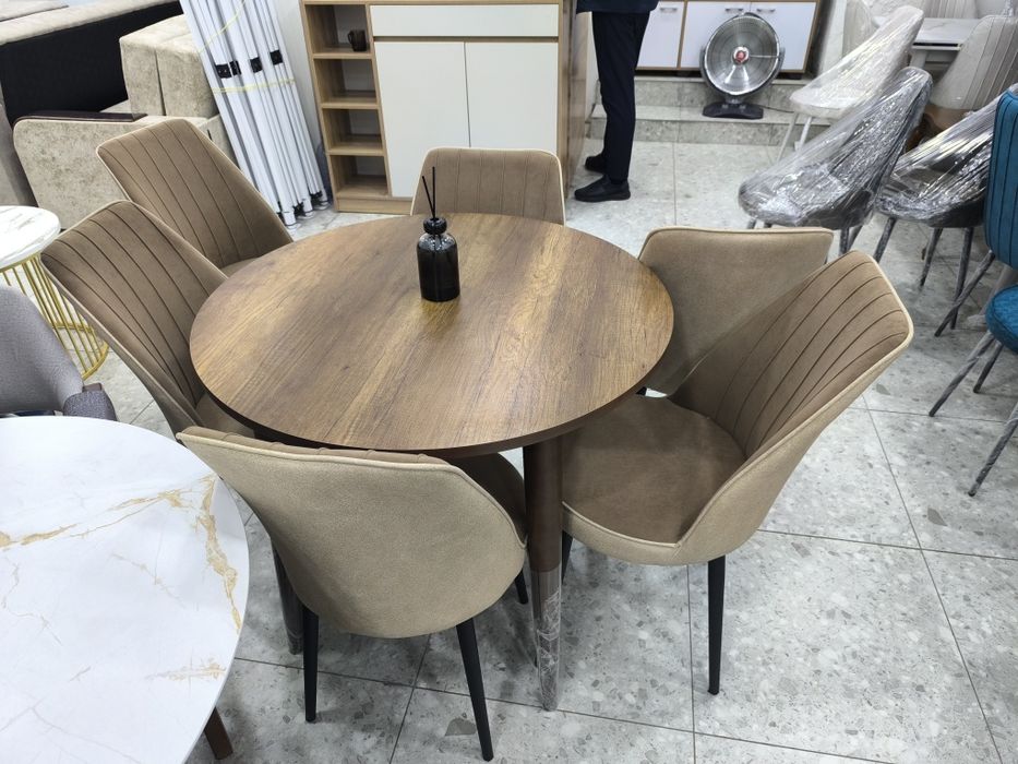 Kuxnniy stol stullar