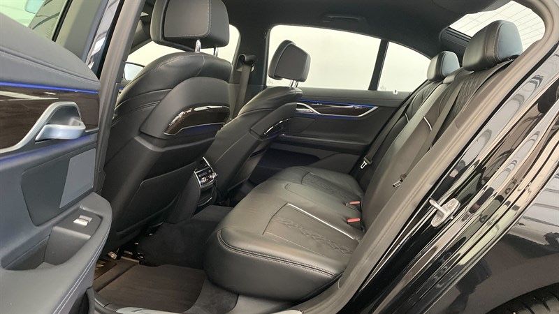 BMW 740 limuzină tractiune integrală