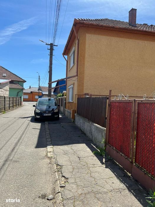 Casa modesta cu teren in zona Jysk Carei