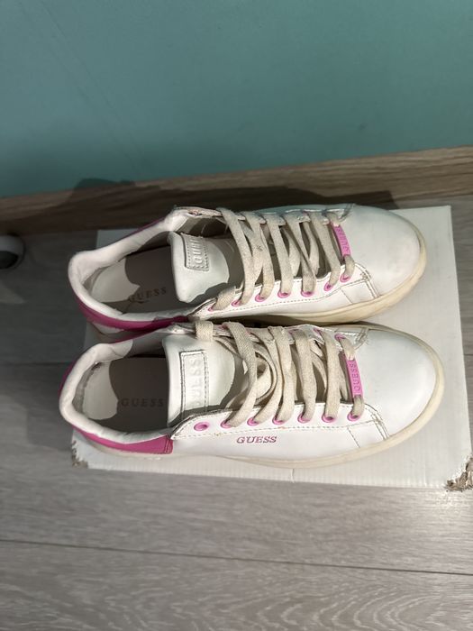 Оригинални обувки Guess