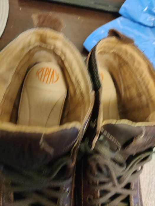 Vând pantofi de piele  45