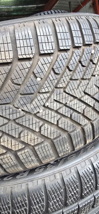 275 35 22 зимни гуми 1+1 бр Pirelli