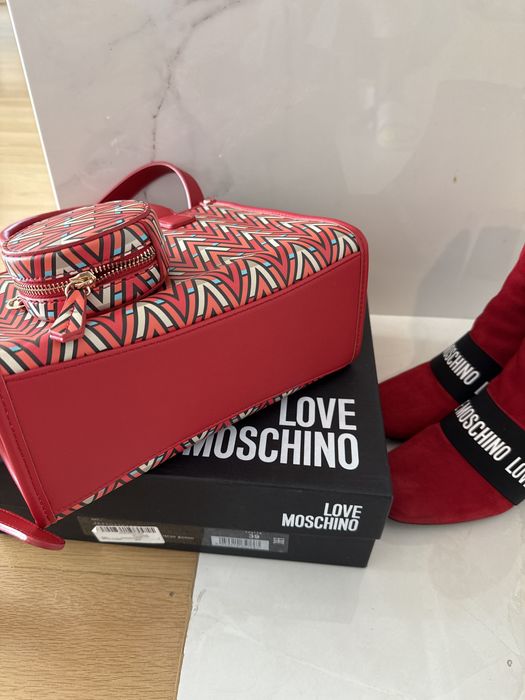 Love Moschino боти+ чанта Valentino подарък
