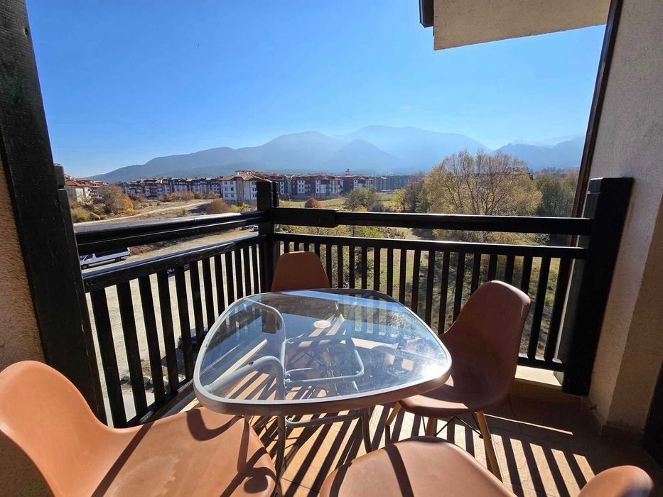 Елегантен тристаен апартамент с фронтална гледка към Пирин планина