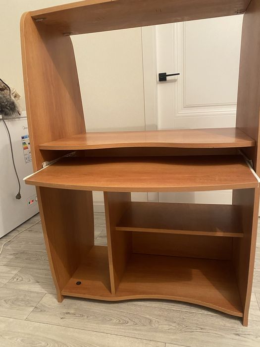 Компьютерный столик недорого,деревянный