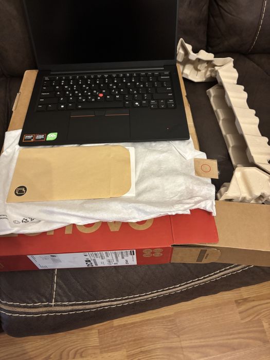 Vand laptop lenovo nou