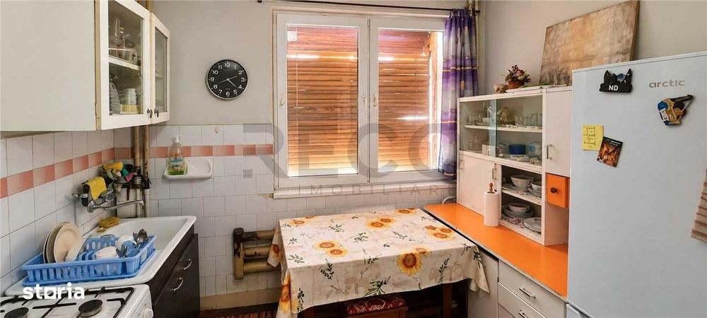RECO Apartament semi-decomandat cu 3 camere