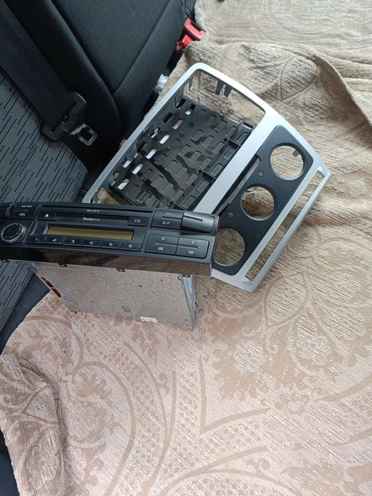 Radio CD cu rama și sertar Skoda Octavia 2 facelift