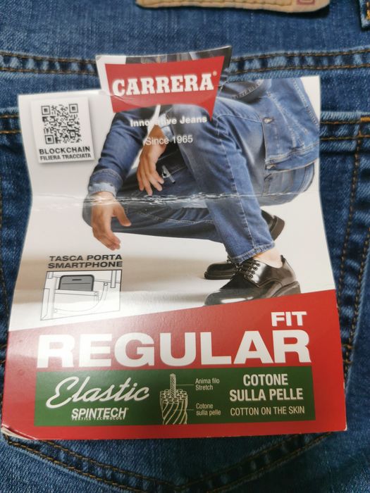 Vând blugi Carrera
