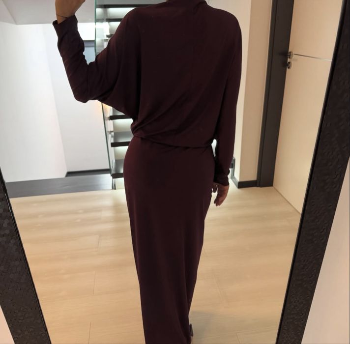 Rochie burgundy cu detaliu auriu