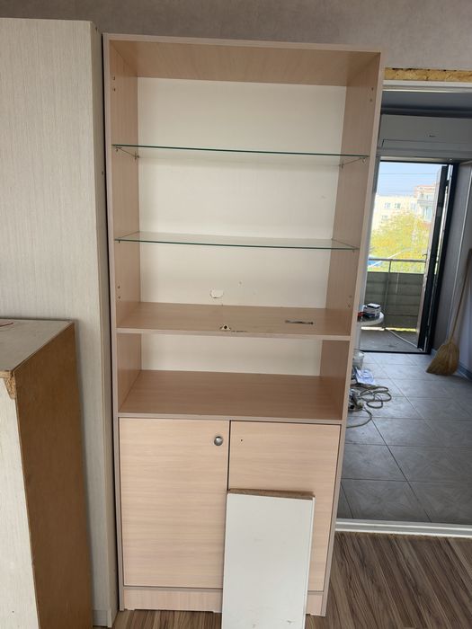 Мебель, два шкафа, и есть газовка