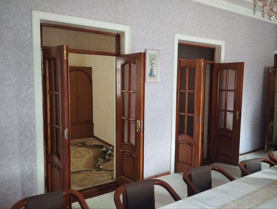 Hovli sotiladi 12 sutiq