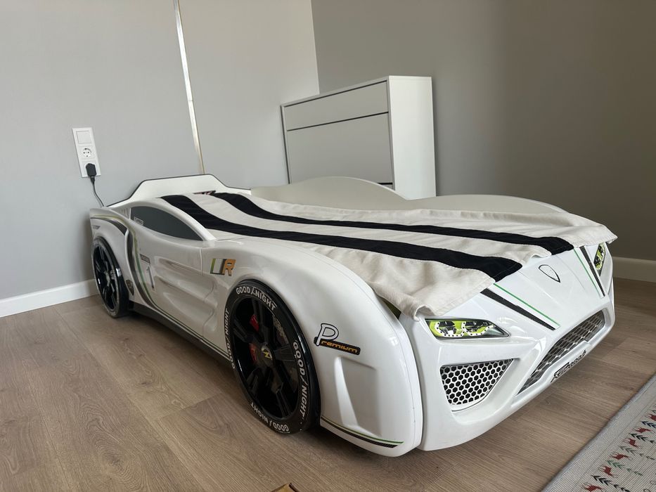 Продам детскую кровать авто
