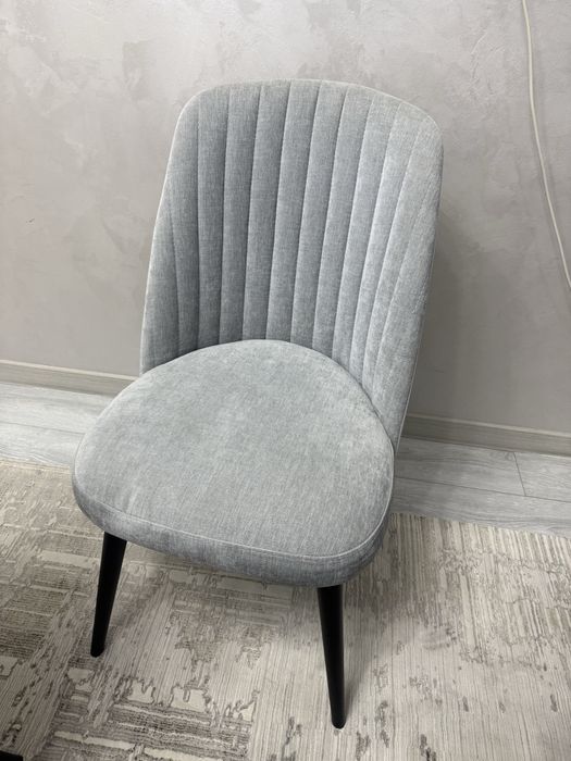 Комплект стулья и стол обеденный, в гостинную